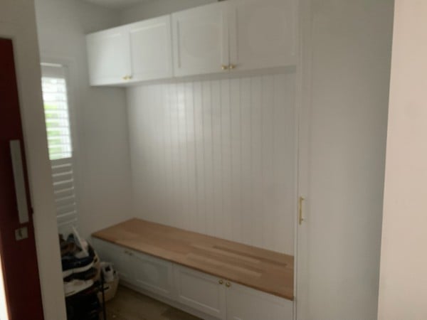 White entrance hutch with a timber bench seat